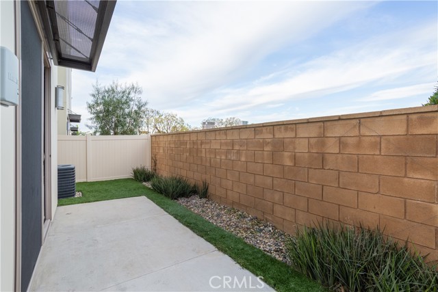 Detail Gallery Image 17 of 24 For 72 Ebb Tide Cir, Newport Beach,  CA 92663 - 3 Beds | 3/1 Baths