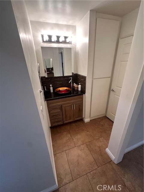 Detail Gallery Image 11 of 12 For 635 N Bristol, Santa Ana,  CA 92703 - 1 Beds | 1 Baths