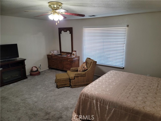 21291 Ramona Avenue, Apple Valley CA: https://media.crmls.org/medias/3d85a0c9-e8cc-4a0b-a230-5bf99ad7e2cd.jpg