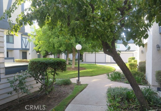 Detail Gallery Image 3 of 12 For 19221 Sherman Way #18,  Reseda,  CA 91335 - 3 Beds | 3 Baths