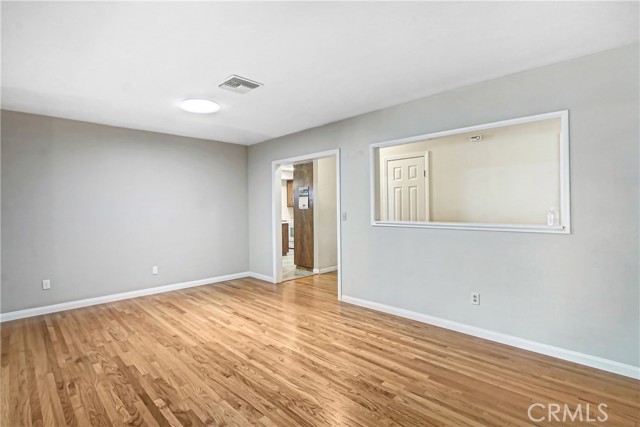 Detail Gallery Image 5 of 17 For 16510 Iris, Fontana,  CA 92335 - 3 Beds | 2 Baths