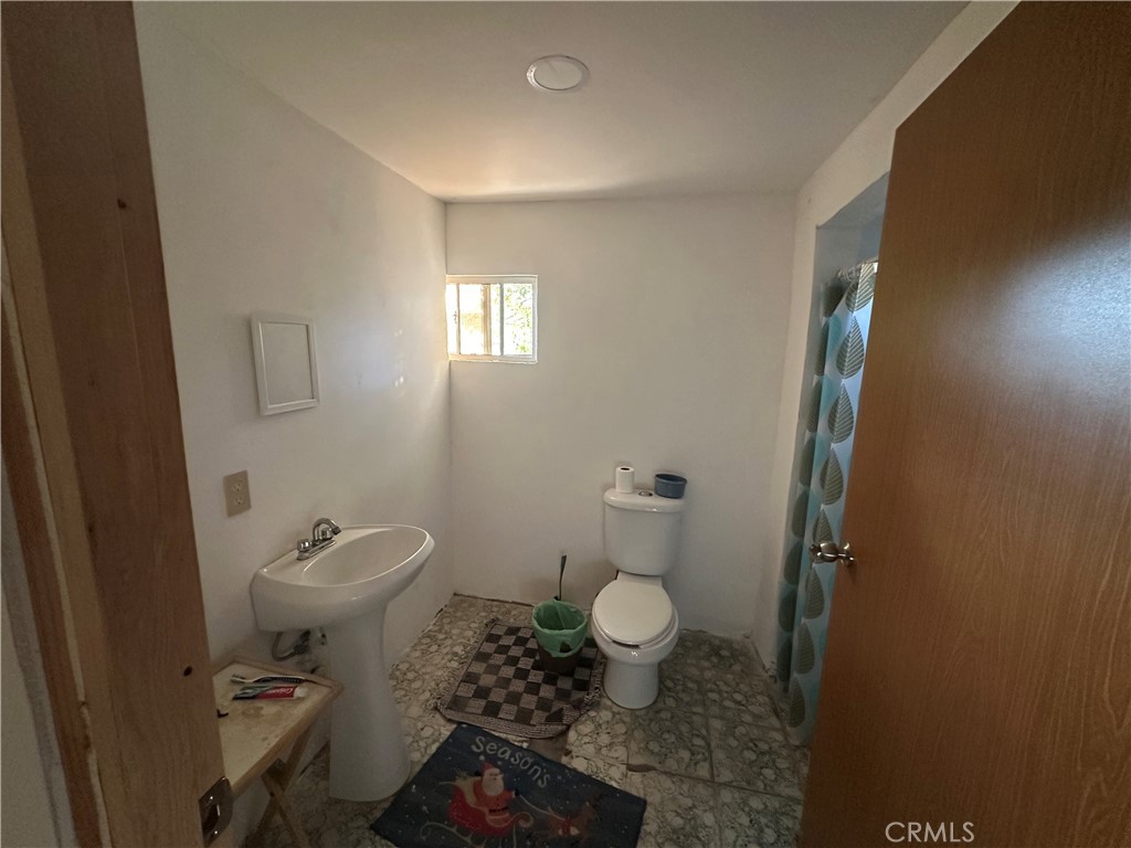 https://media.crmls.org/medias/3d87c255-135b-4635-9080-d92d1940e1e1.jpg?preset=X-Large
