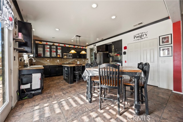 Detail Gallery Image 11 of 28 For 28675 Suffolk Downs, Moreno Valley,  CA 92555 - 6 Beds | 3/1 Baths