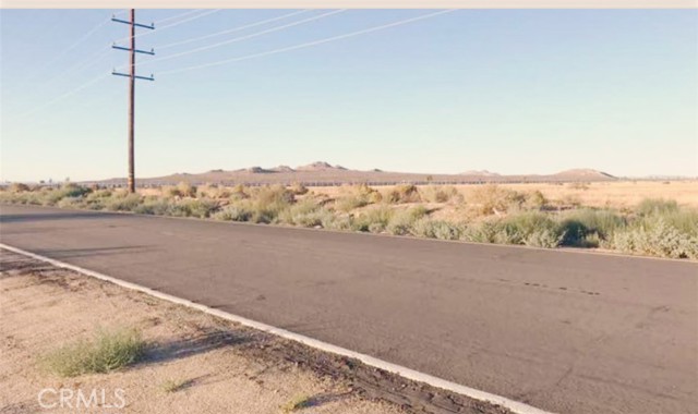 1025 Hilton Avenue, Yucca Valley CA: https://media.crmls.org/medias/3d89a17b-faf6-4f22-ad4e-cd7aea36160b.jpg