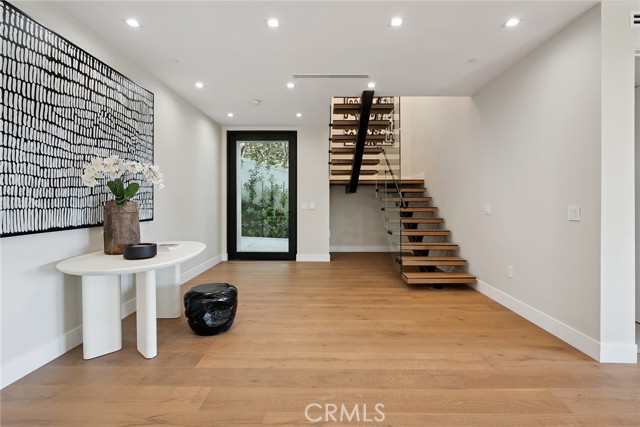 Detail Gallery Image 29 of 65 For 22268 Avenue San Luis, Woodland Hills,  CA 91364 - 5 Beds | 5/1 Baths