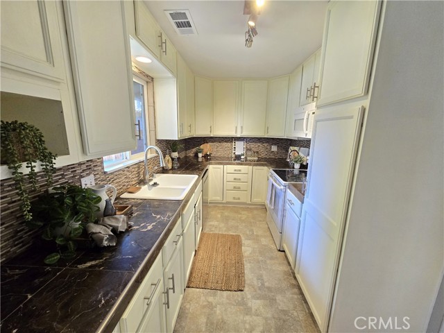 814 Marin Street, Corning CA: https://media.crmls.org/medias/3d8a536a-40dd-40d5-be13-30308328c564.jpg