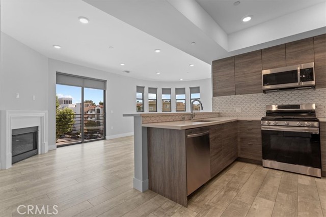 Detail Gallery Image 2 of 21 For 4383 Sepulveda Bld #201,  Sherman Oaks,  CA 91403 - 2 Beds | 2 Baths