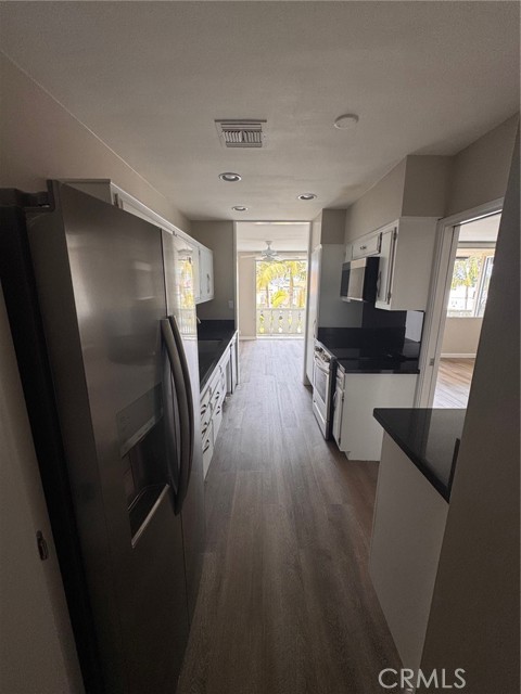 Detail Gallery Image 5 of 12 For 103 Ravenna Dr #15,  Long Beach,  CA 90803 - 2 Beds | 2 Baths