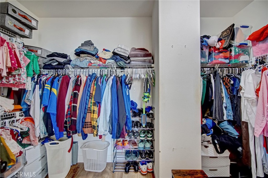 https://media.crmls.org/medias/3d8aee58-c617-41a0-b63f-5eedf0150610.jpg?preset=X-Large