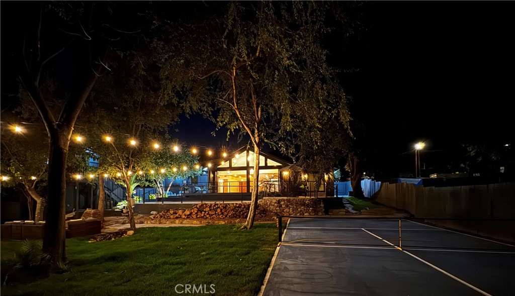 https://media.crmls.org/medias/3d8b0bce-15cb-42ac-8168-6b4c79897d8e.jpg?preset=X-Large