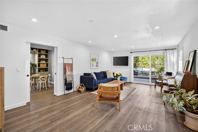 956 Tia Juana, Laguna Beach CA: https://media.crmls.org/medias/3d8b511d-cdf7-44e1-a522-11e53ffefda3.jpg