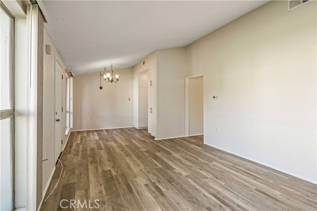 Detail Gallery Image 17 of 28 For 19144 Avenue of the Oaks #D,  Newhall,  CA 91321 - 2 Beds | 1 Baths