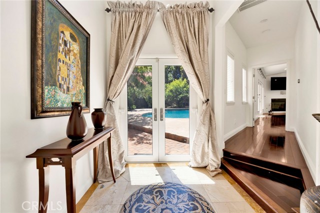 18930 Wells Drive, Tarzana CA: https://media.crmls.org/medias/3d8bb309-b58a-4015-a828-73e367ee773f.jpg