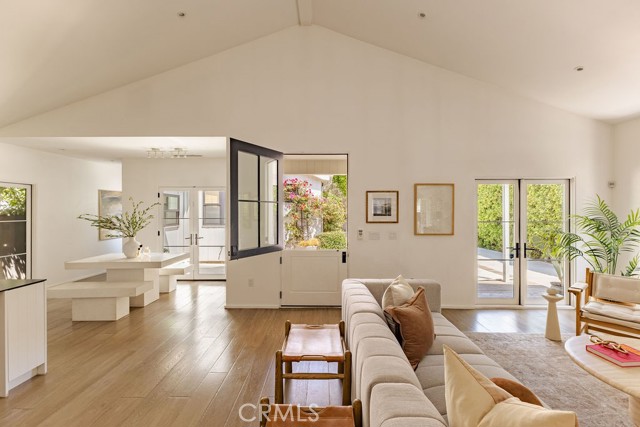 Detail Gallery Image 3 of 28 For 4128 Baywood St, Los Angeles,  CA 90039 - 4 Beds | 3 Baths