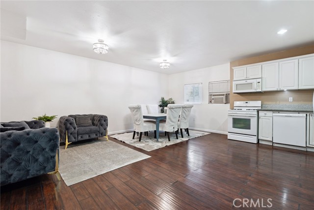 5254 Don Pio Drive, Woodland Hills CA: https://media.crmls.org/medias/3d8c8616-c699-4438-94c3-a01b8d035d68.jpg
