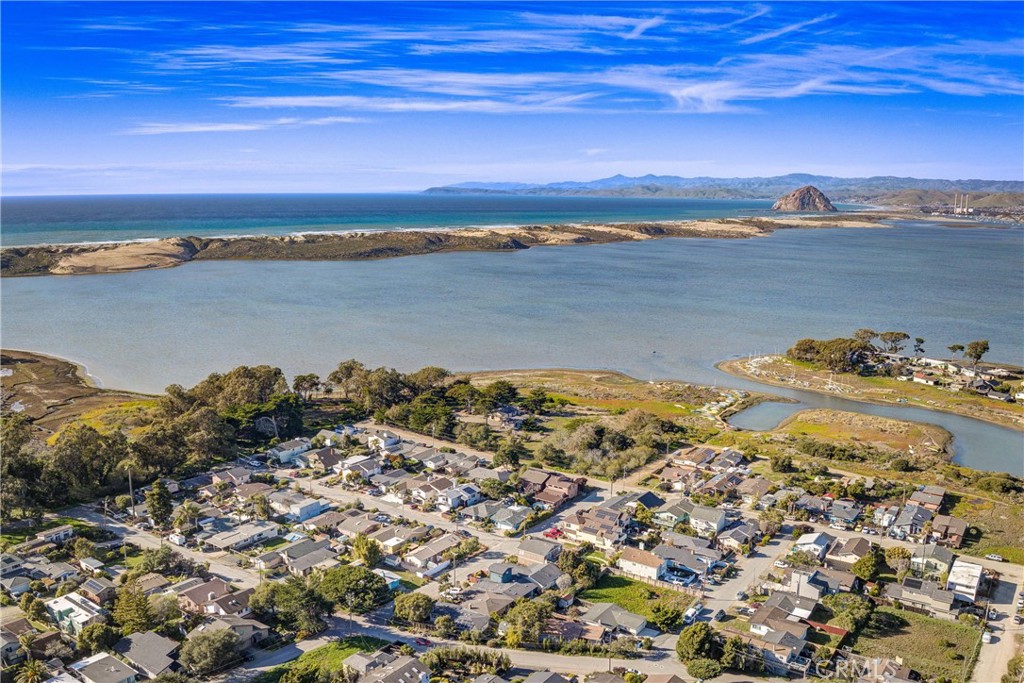 https://media.crmls.org/medias/3d8c9638-01a7-4d66-92d3-24ffc15c772b.jpg?preset=X-Large