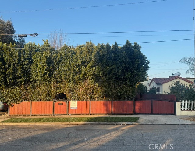 1355 N Gordon Street, Pomona CA: https://media.crmls.org/medias/3d8cccb6-b3c3-40d3-a592-fc82ac4a4e91.jpg