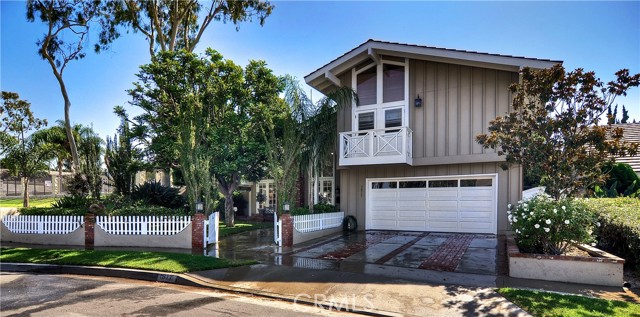 Detail Gallery Image 3 of 34 For 1877 Port Taggart Pl, Newport Beach,  CA 92660 - 5 Beds | 3/1 Baths
