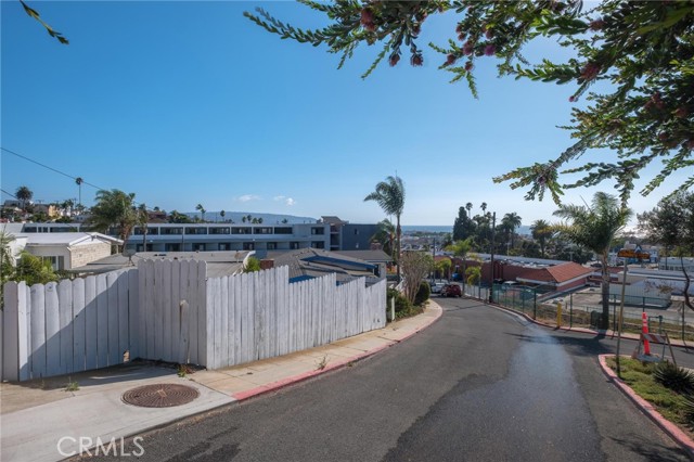 Detail Gallery Image 11 of 31 For 909 Montgomery, Hermosa Beach,  CA 90254 - 2 Beds | 2 Baths