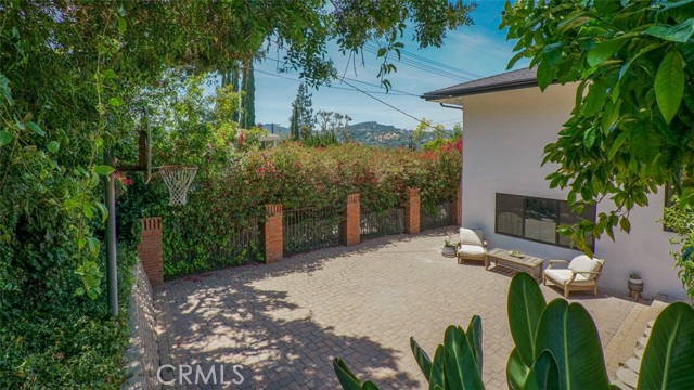22914 Gershwin Drive, Woodland Hills CA: https://media.crmls.org/medias/3d90ab1c-24b1-42cc-9c6c-54d0644f07d3.jpg