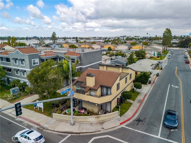 Detail Gallery Image 4 of 5 For 7611 Warner Ave, Huntington Beach,  CA 92647 - – Beds | – Baths