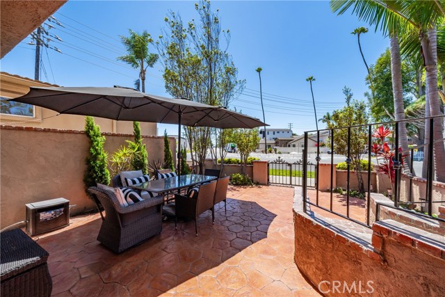 708 Main Street, Huntington Beach CA: https://media.crmls.org/medias/3d91b145-acf9-423a-b38e-c255aff1ca57.jpg