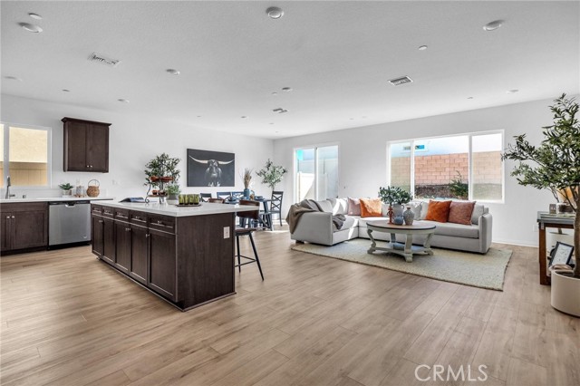 Detail Gallery Image 5 of 58 For 4884 Sicily, Lake Elsinore,  CA 92530 - 3 Beds | 2 Baths