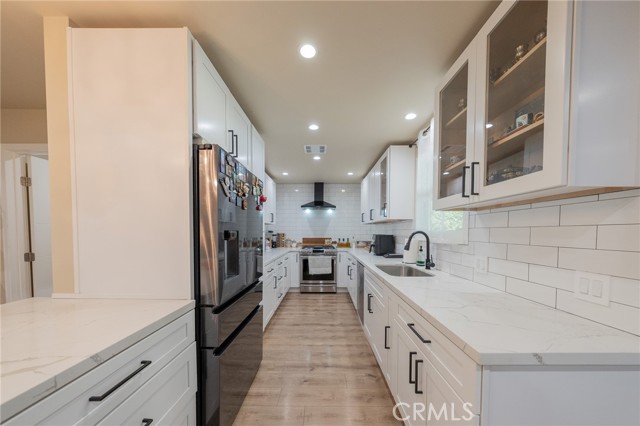 9720 Hayvenhurst photo 19