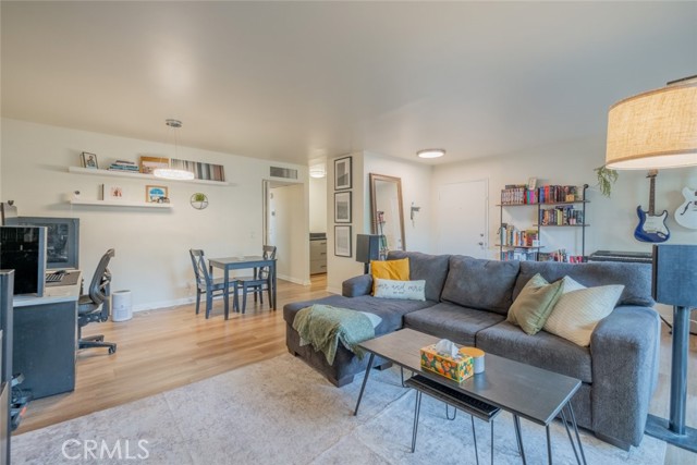 Detail Gallery Image 5 of 21 For 18350 Hatteras St #132,  Tarzana,  CA 91356 - 2 Beds | 2 Baths