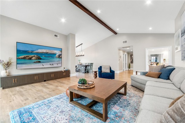 Detail Gallery Image 5 of 61 For 5522 Mossvale Cir, Huntington Beach,  CA 92649 - 4 Beds | 3 Baths