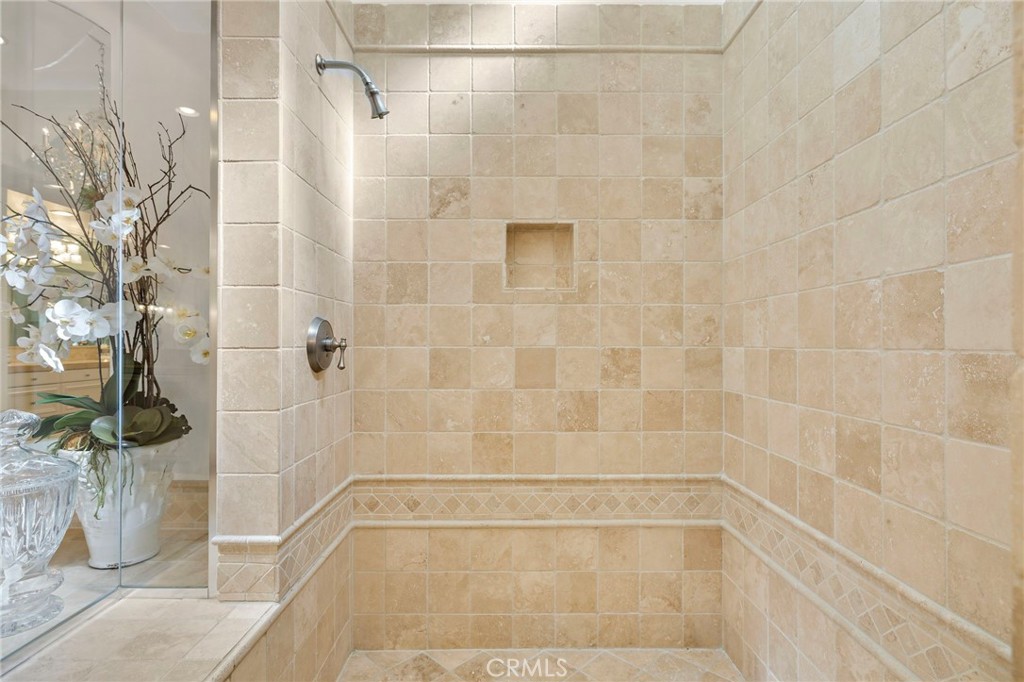 https://media.crmls.org/medias/3d94dc13-ab8c-4455-8b5c-5ad44c929246.jpg?preset=X-Large