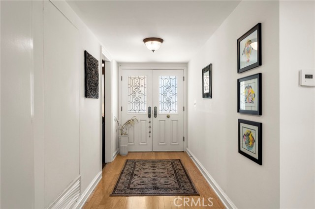 Detail Gallery Image 3 of 24 For 5835 Fairhaven, Woodland Hills,  CA 91367 - 4 Beds | 2 Baths