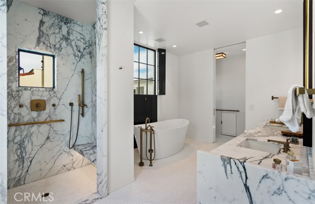 1703 E Ocean Boulevard, Newport Beach CA: https://media.crmls.org/medias/3d990986-53e1-4bac-99b6-976e45ae9157.jpg