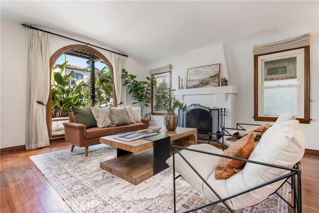 Detail Gallery Image 6 of 33 For 34 Ximeno Avenue, Long Beach,  CA 90803 - 4 Beds | 1/1 Baths