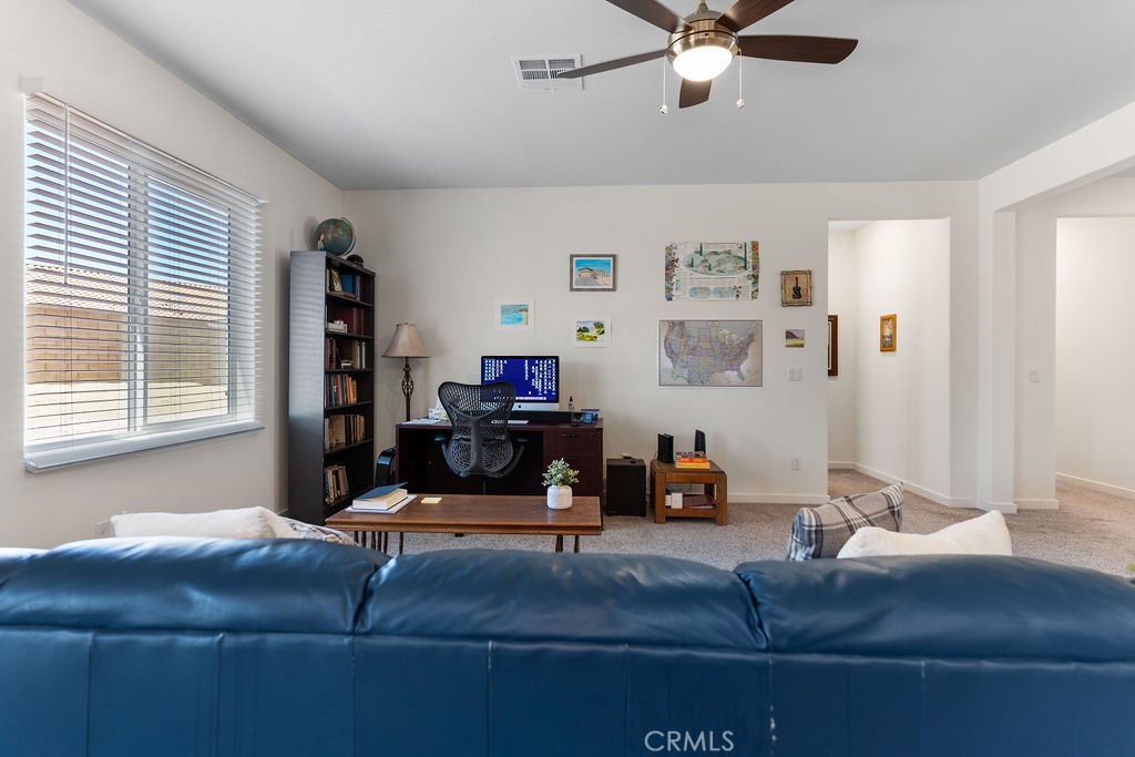 https://media.crmls.org/medias/3d99d292-22a3-4bbd-9d23-c0432896ec7d.jpg?preset=X-Large