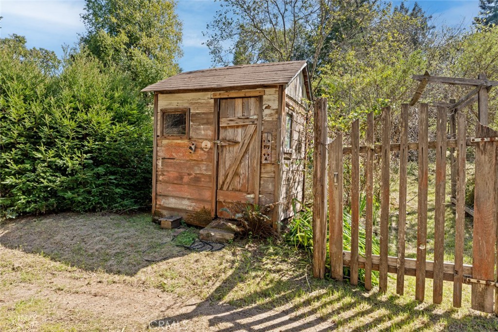 https://media.crmls.org/medias/3d9a6098-bf66-43de-bdd2-380607d8772c.jpg?preset=X-Large