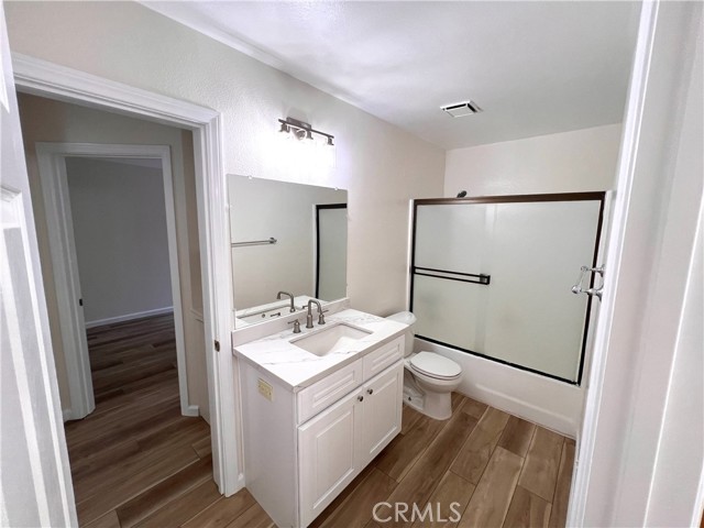 Detail Gallery Image 12 of 15 For 75 Stanford Ct. #70,  Irvine,  CA 92612 - 2 Beds | 2/1 Baths