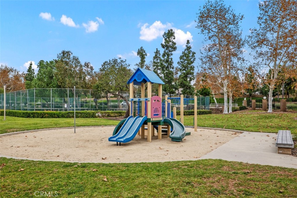 https://media.crmls.org/medias/3d9b3b44-a7c7-4b6d-95cc-64da4e296bf1.jpg?preset=X-Large
