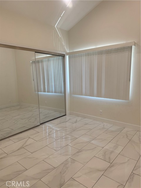 Detail Gallery Image 22 of 31 For 7127 White Oak, Reseda,  CA 91335 - 4 Beds | 3 Baths