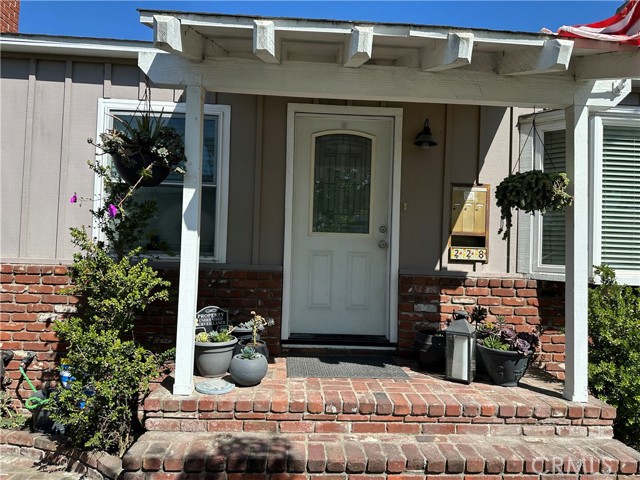 228 4th Street, Seal Beach CA: https://media.crmls.org/medias/3d9cc16c-c137-4836-92c9-4cecb1b728af.jpg