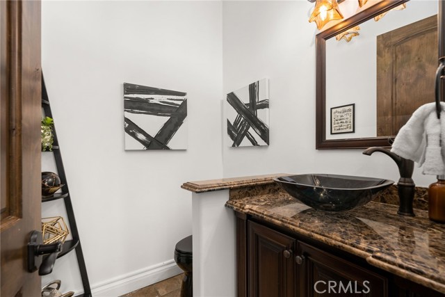 Detail Gallery Image 7 of 66 For 39625 Calle Cabernet, Temecula,  CA 92591 - 8 Beds | 6/3 Baths