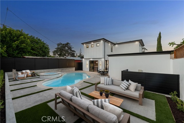 555 N Plymouth Boulevard, Los Angeles CA: https://media.crmls.org/medias/3d9d3026-6283-403c-9f82-f7c9778c6aee.jpg
