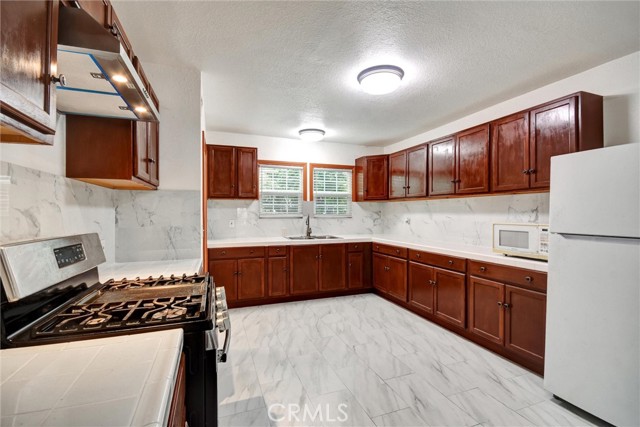 Detail Gallery Image 13 of 53 For 340 W 18th St, San Bernardino,  CA 92405 - 4 Beds | 4/1 Baths