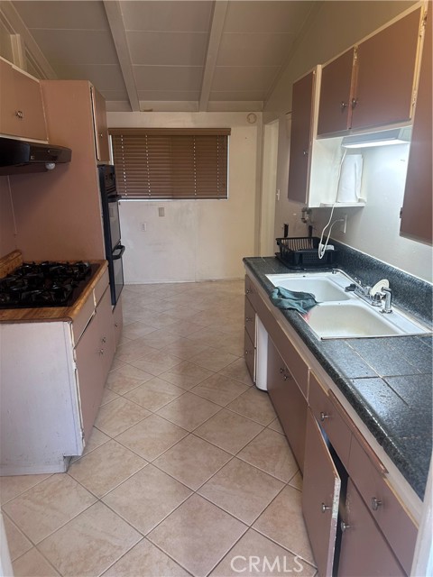 Detail Gallery Image 7 of 21 For 2248 Canterbury Ave, Pomona,  CA 91768 - 3 Beds | 2 Baths