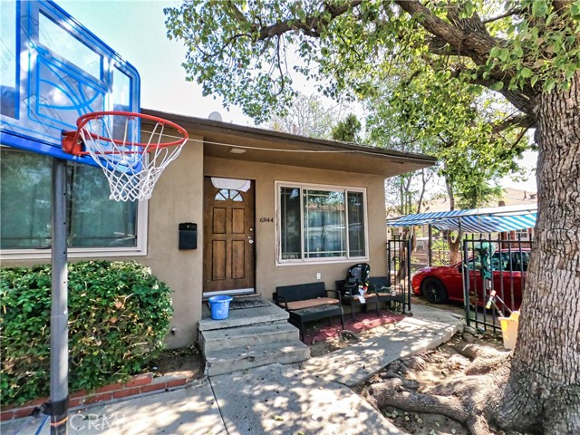 6944 Radford Avenue, North Hollywood CA: https://media.crmls.org/medias/3d9e5a1a-5919-4169-8f12-ba857184835d.jpg
