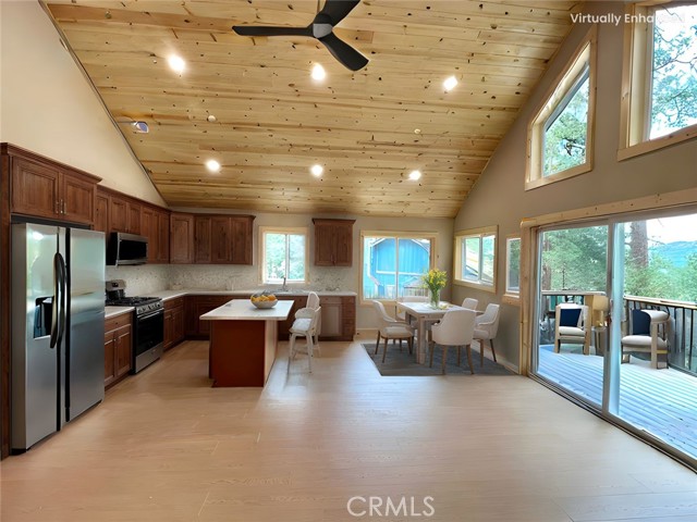 810 Villa Grove Avenue, Big Bear City CA: https://media.crmls.org/medias/3d9e674d-523d-4fb4-9f69-94d5ea300638.jpg