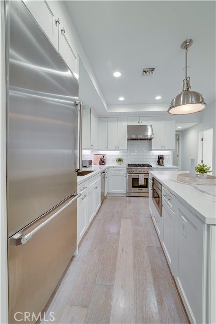 Detail Gallery Image 10 of 67 For 608 Heliotrope, Corona Del Mar,  CA 92625 - 4 Beds | 4 Baths