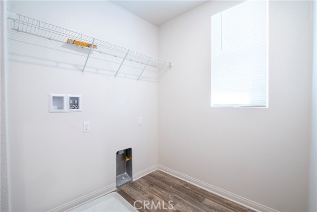 Detail Gallery Image 23 of 31 For 14717 W Rose Ln, Van Nuys,  CA 91405 - 3 Beds | 2/1 Baths