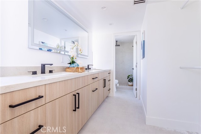 Detail Gallery Image 23 of 50 For 16235 Plummer, North Hills,  CA 91343 - 7 Beds | 5 Baths