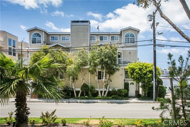 1109 Valley Drive, Hermosa Beach, California 90254, 2 Bedrooms Bedrooms, ,2 BathroomsBathrooms,Residential,Sold,Valley,SB17110855